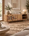 Generated with Kive.ai - Crea una nueva toma del mismo salón y del mismo mueble. Usa Image 1 como referencia principal para conservar la identidad exacta del mueble_ sus proporciones_ estructura_ madera_ veta_ puer.webp